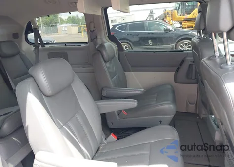 2010 Chrysler Town & Country Touring из США, поврежденный, VIN 2A4RR5DX8AR334053